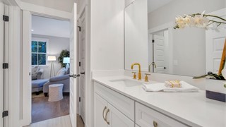 32 Clifton Drive thumbnail image 47